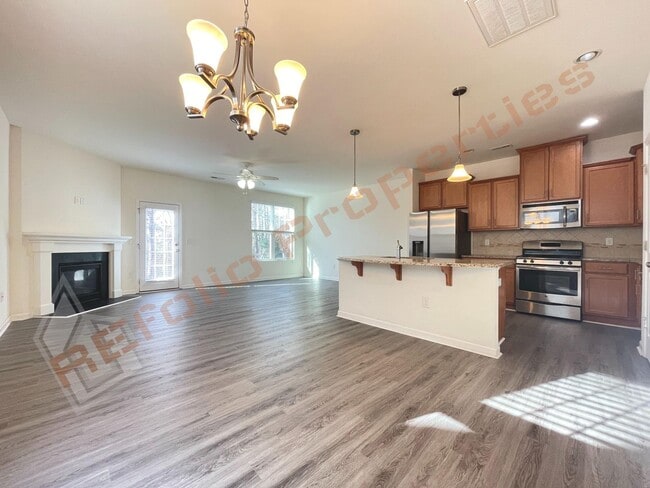 Building Photo - Great Location! 2 Story 3 Bedroom 1 Car-Garage End Unit Town Home with Community Pool  @ 55 James...