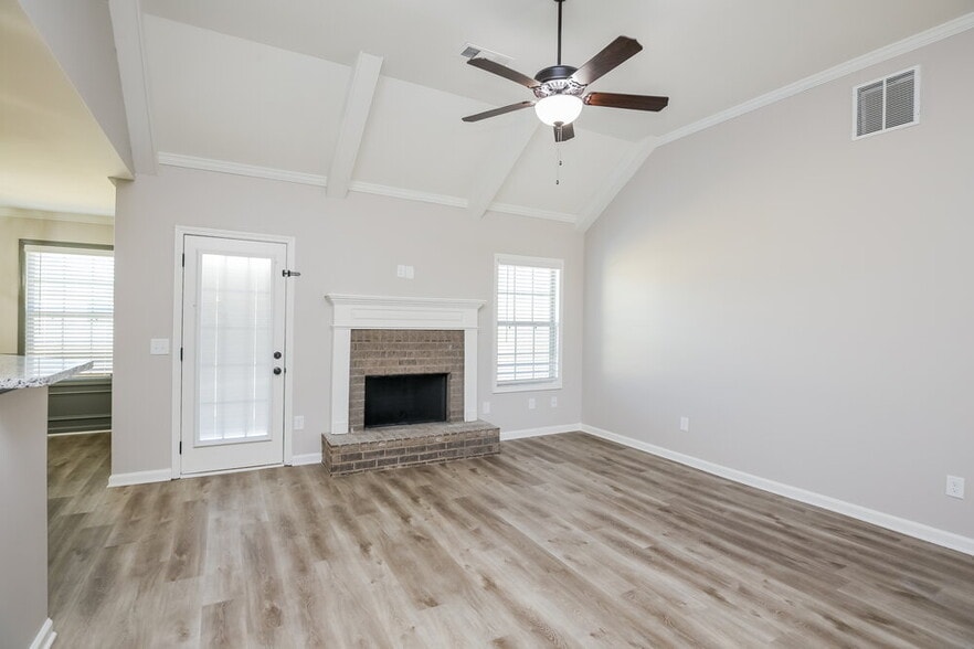 Building Photo - 844 Pinnacle Dr.