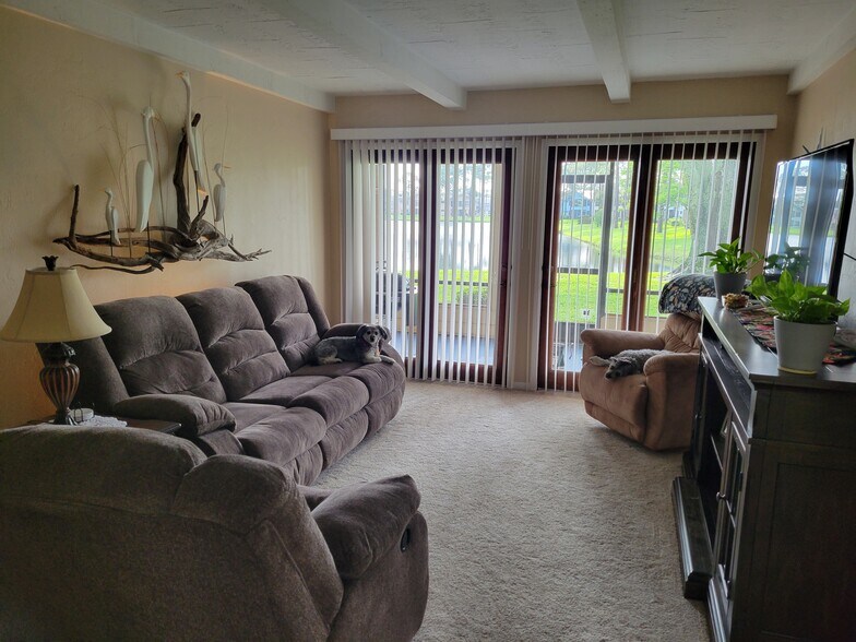 Living Area - 113 Golden Eye Dr