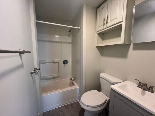 Building Photo - 86-88 N State St