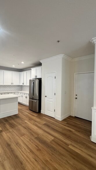 Building Photo - 3301 N Park Dr