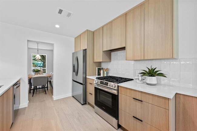 Building Photo - 6721 Lost Valley