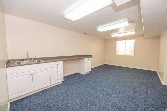 Building Photo - 637 E 950 S