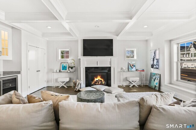 Building Photo - 228 Eastlawn St