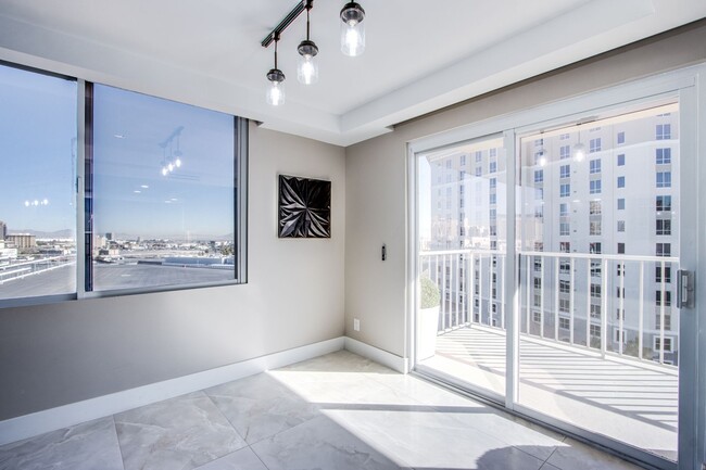 Building Photo - 2 bed 2 bath fully furnished luxury condo ...