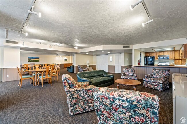 Building Photo - 115 S 1100 E