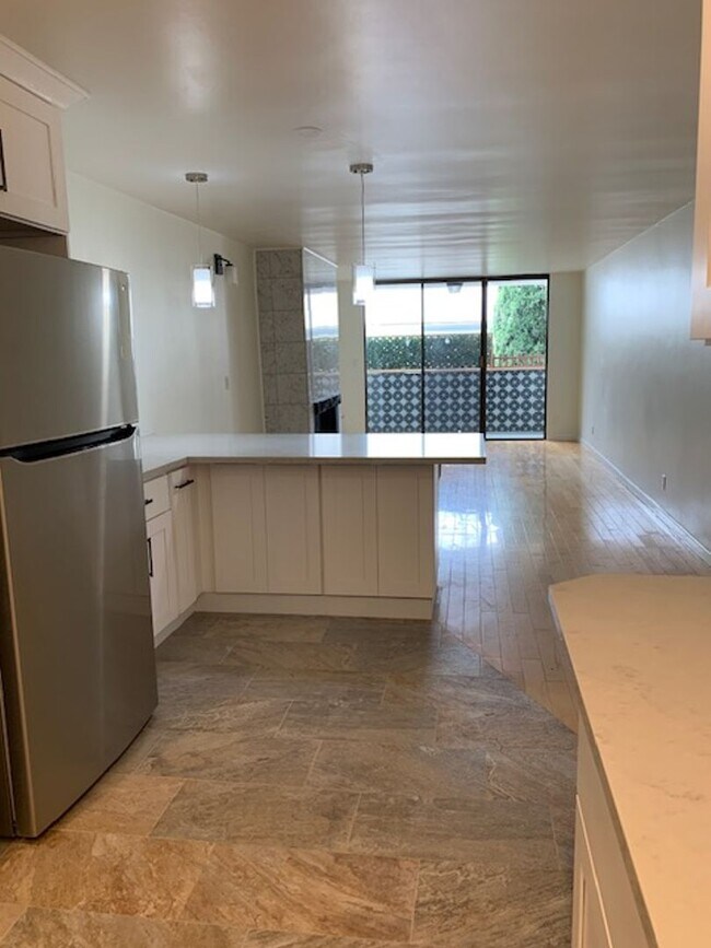 Building Photo - Rare Oppotunity: Freshly Remodeled 4-Bdrm/2-Ba Condo at 11th & Arizona in Santa Monica