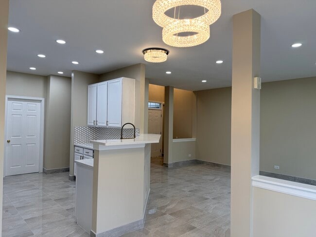 Building Photo - 431 Pine Lake Cir