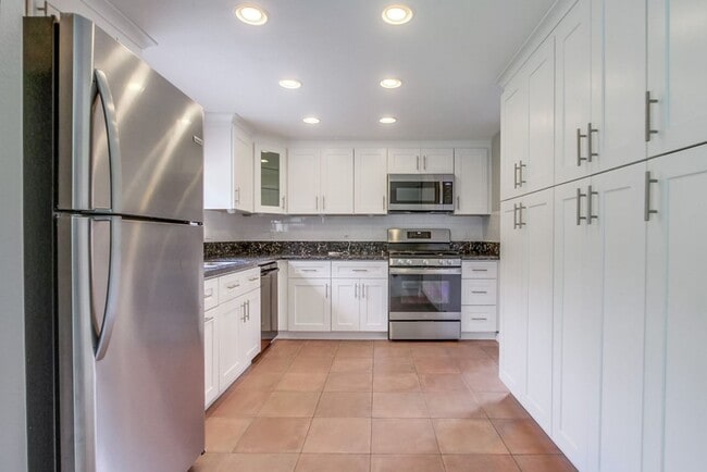 Building Photo - 4 bedroom home in amazing La Costa Community!
