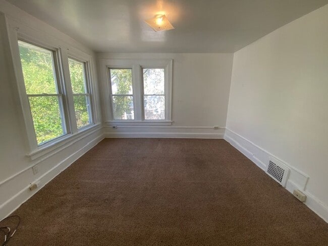 Building Photo - Welcoming 5BR/3BA with Dining Room & Laundry—Minutes to UA and Downtown