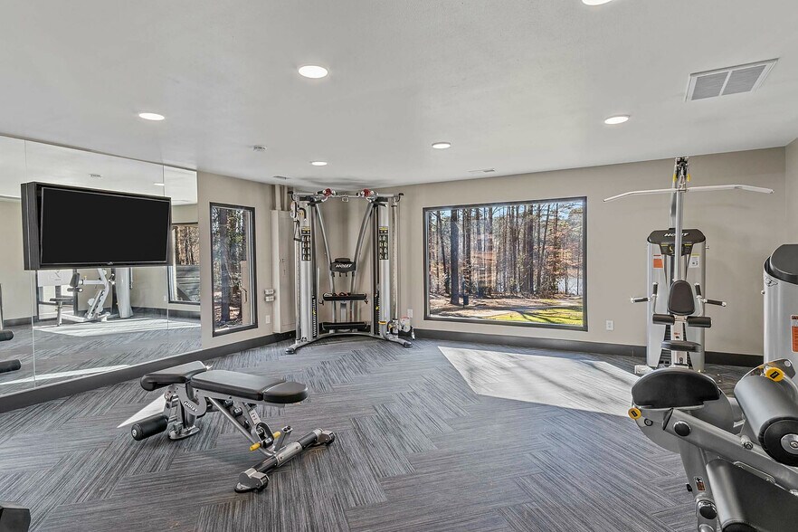Building Photo - Avana Lake Lynn