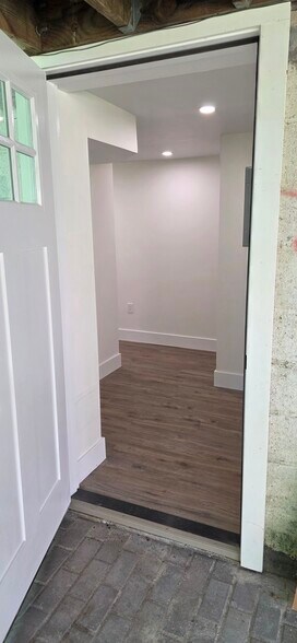 Building Photo - 60 Waterbury Pky