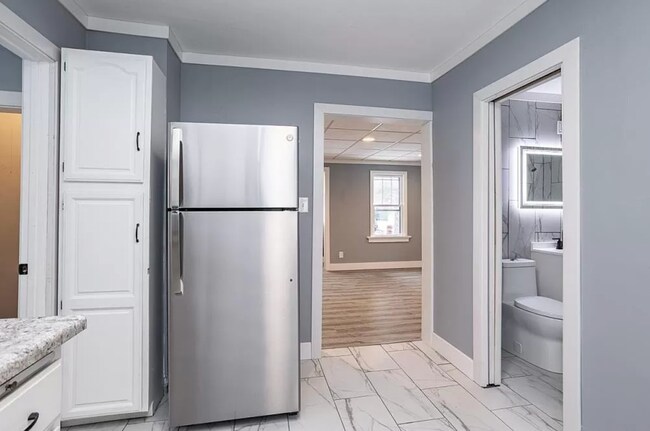 Building Photo - 801 Lake View Dr