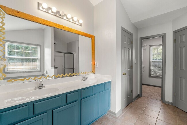 Building Photo - 5160 Oaks Landing Ct