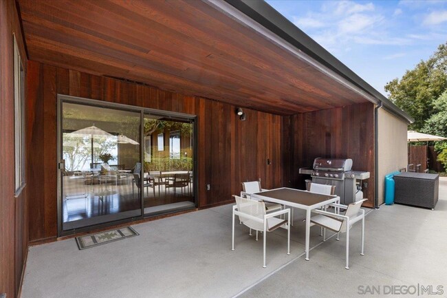 Building Photo - 8496 Westway Dr