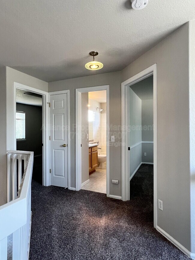 Building Photo - 5671 Vermillion Bluffs Dr