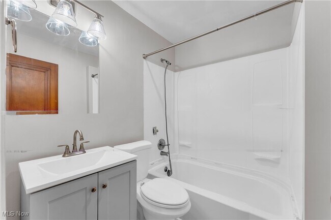 Building Photo - 10007 Parkview Ave