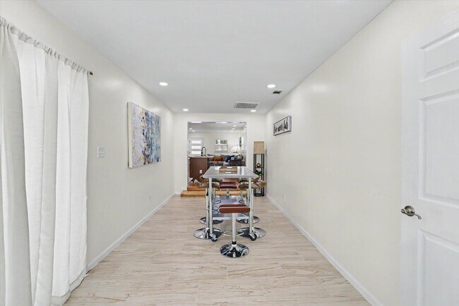 Building Photo - 713 Stafford St