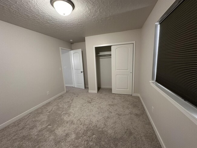 Building Photo - 121 N Independence Way