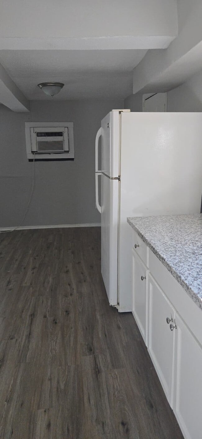 Building Photo - 6928 Hershe St