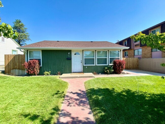 Primary Photo - Updated Selah Home with Large Yard
