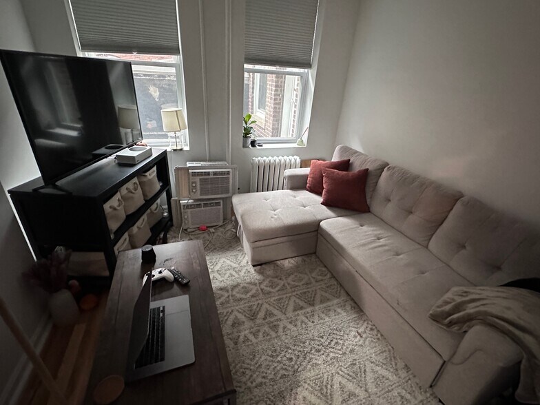 Building Photo - 220 Hanover St