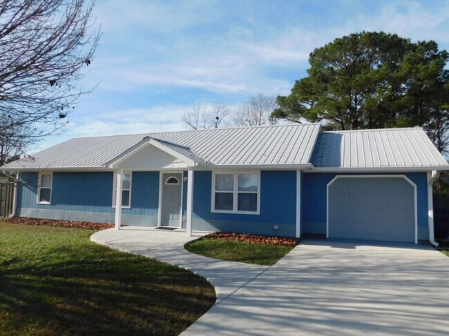 Building Photo - Charming Home in Havelock