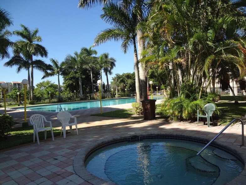 Jacuzzi - 9310 Fontainebleau Blvd