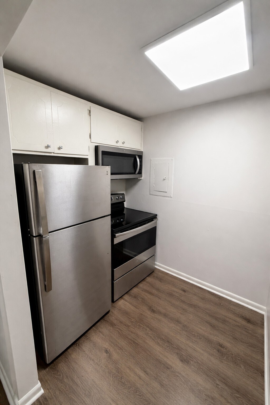 Building Photo - 2601 Hillsboro Pike