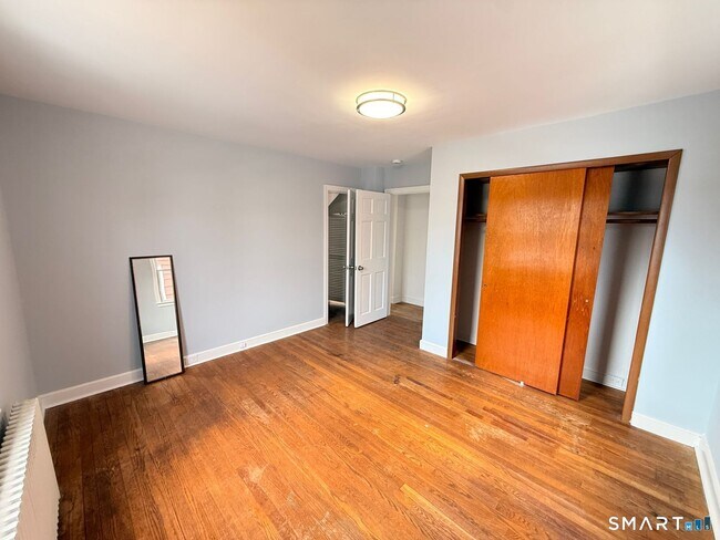 Building Photo - 160 Oakland Pl