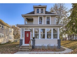 Building Photo - 988 Reaney Ave E