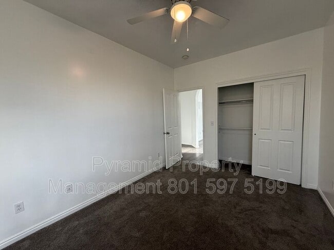 Building Photo - 732 Skipton Dr W