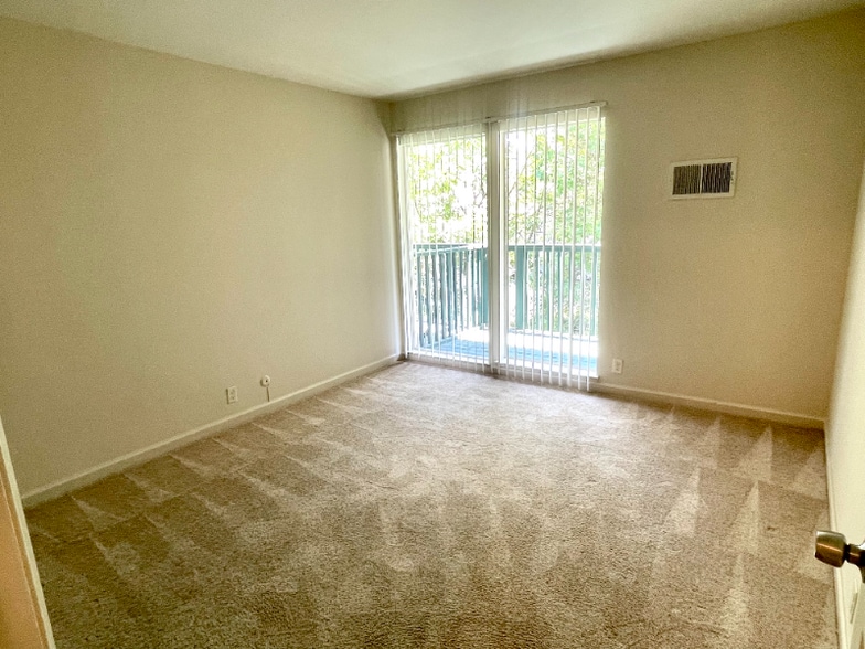 Building Photo - 1054 Dolores St