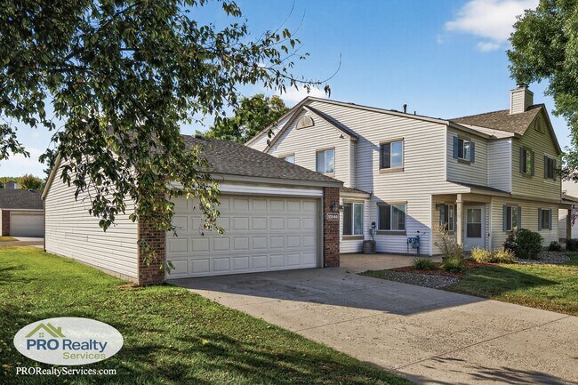 Building Photo - 3 Bedroom End Unit Townhouse