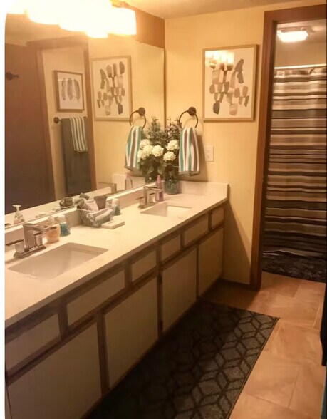 Building Photo - 17 Fall Creek Trail