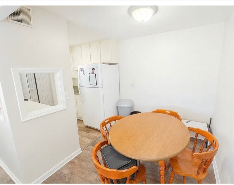 Building Photo - 1870 Tall Oaks Dr