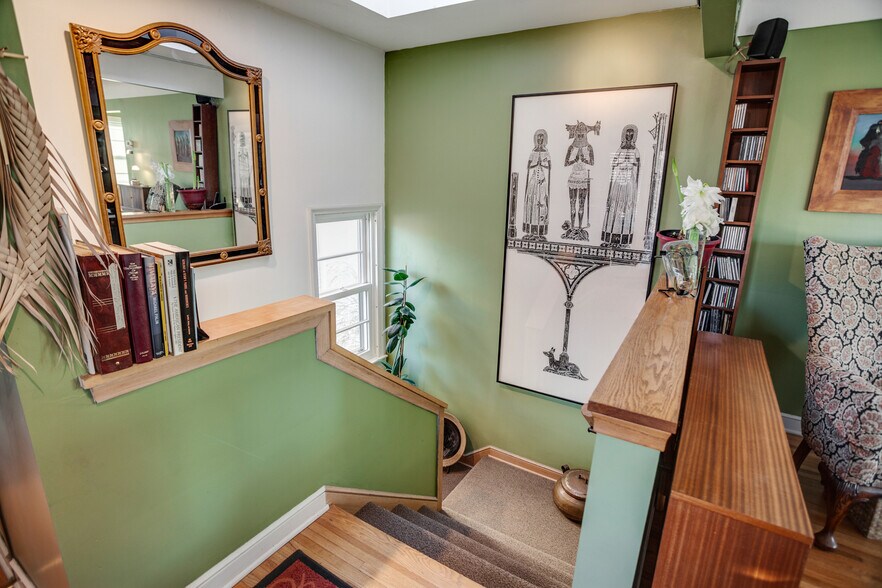 Building Photo - 111 W Minnehaha Pky