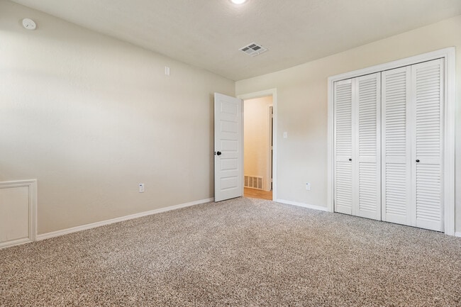 Building Photo - 3325 Del Rancho Rd
