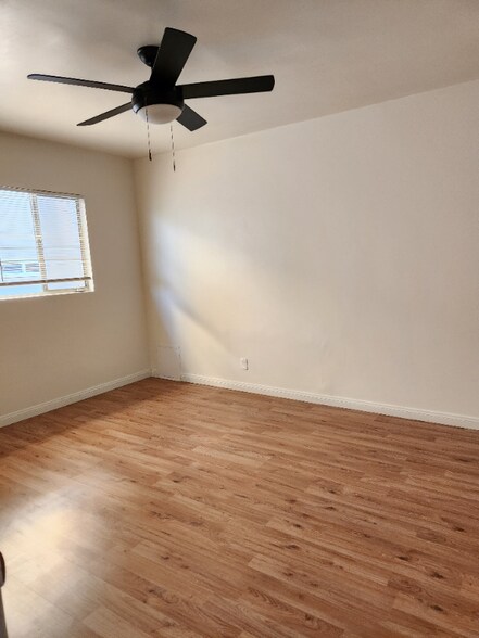 Building Photo - 17620 Burbank Blvd