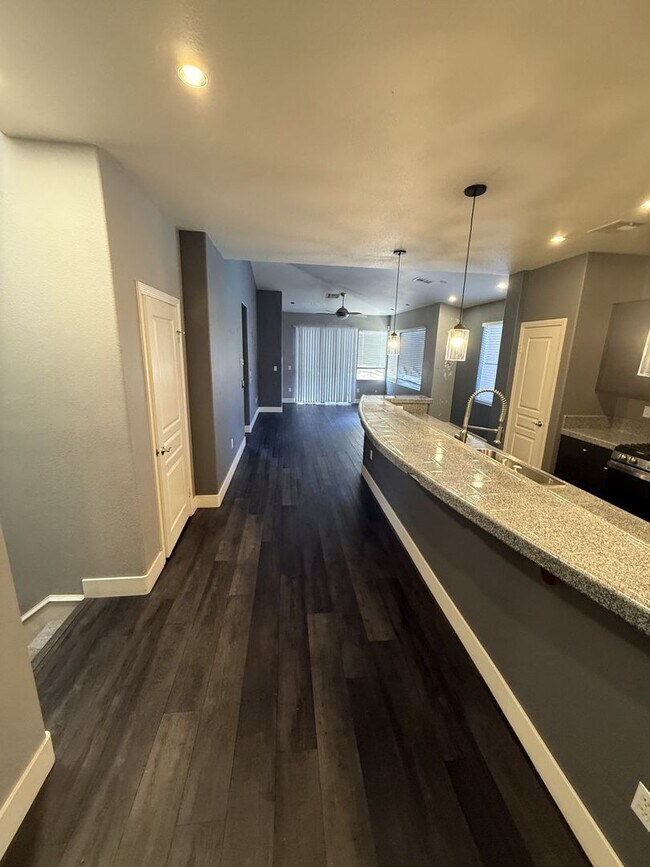 Building Photo - 821 Peachy Canyon Cir