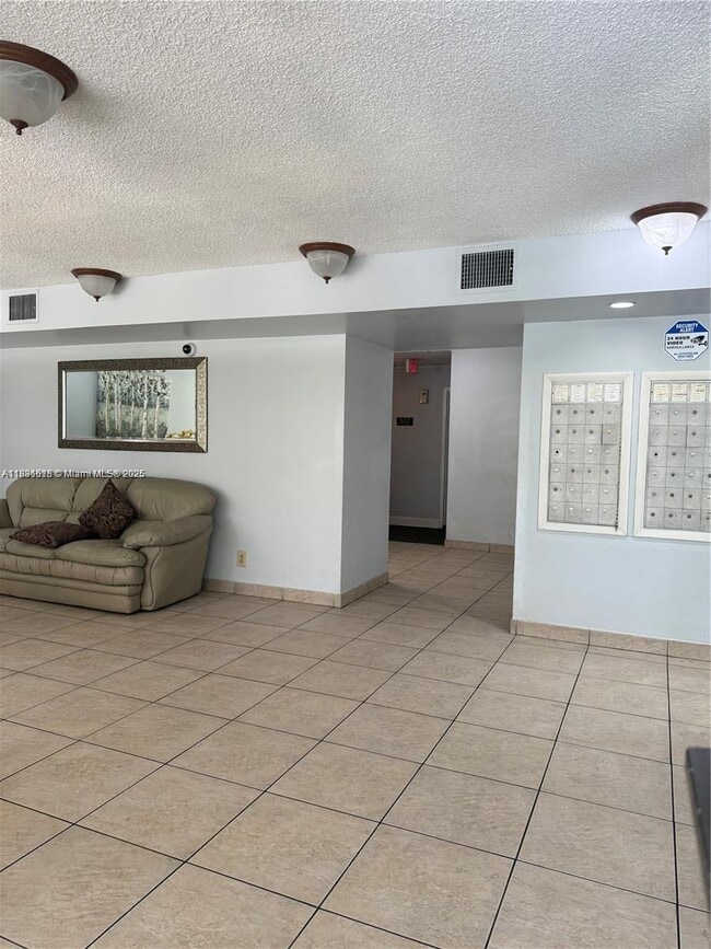 Building Photo - 2781 Taft St