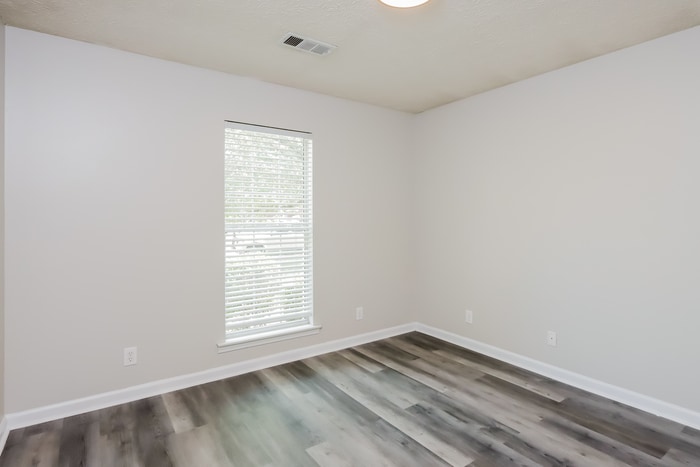 Building Photo - 11 N Springfield Dr