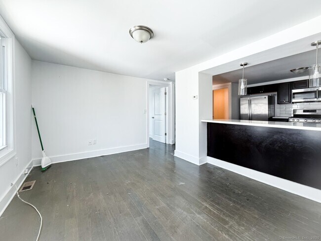 Building Photo - 451 Hollister Ave