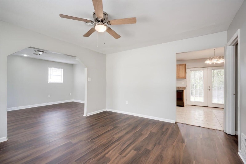 Building Photo - 2922 Dahlia Dr