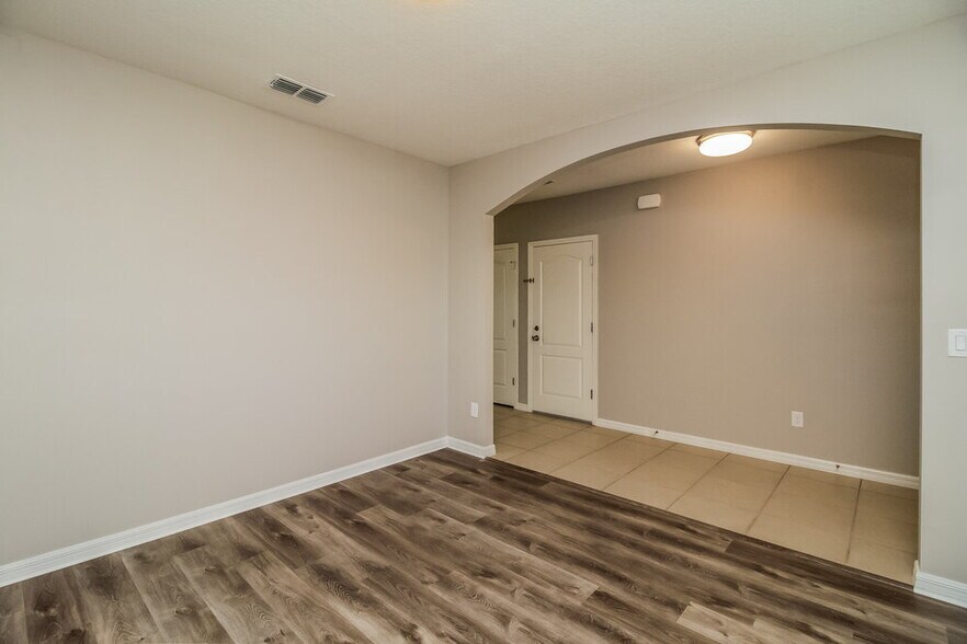 Building Photo - 3459 Landing Vw