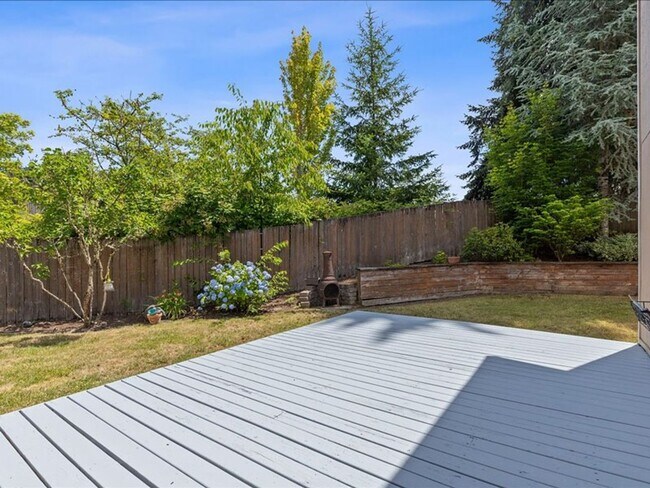 Building Photo - FOR RENT: MRS. CLEAN LIVED HERE! LOVELY HILLSBORO HOME AVAILABLE NOW! 4 BED, 2.5 BATH, 2 CAR GAR,...