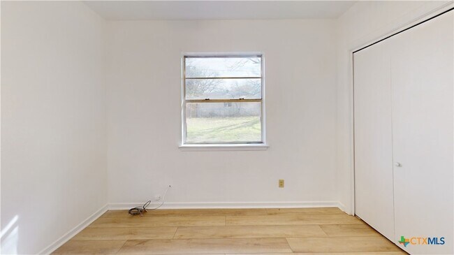 Building Photo - 1102 S Ann Blvd