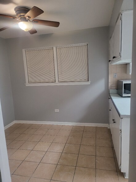 Building Photo - 422 S 19th Ave