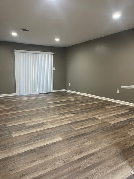 Building Photo - 108 Shady Brook Dr