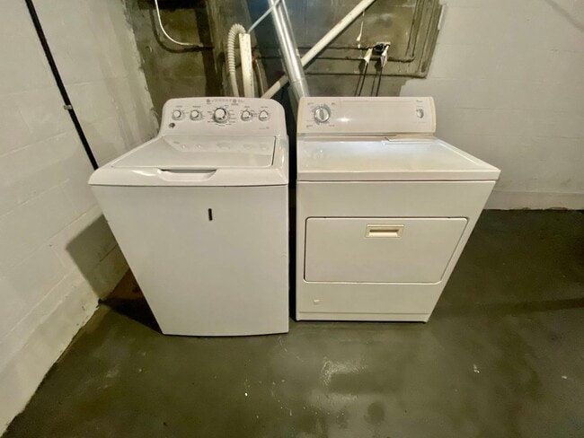 Building Photo - 4 bedroom house  Close to EMU in Ypsilanti- Available Fall 2026